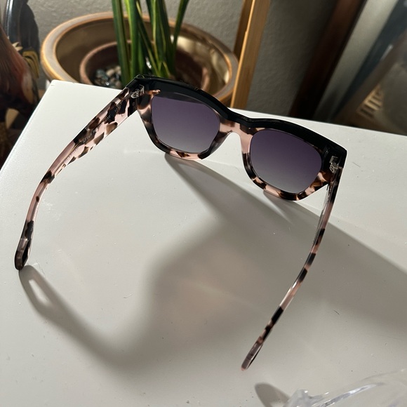 QUAY Australia After Hours Luxe Navy Turquoise Sunglasses winged square - Picture 4 of 4